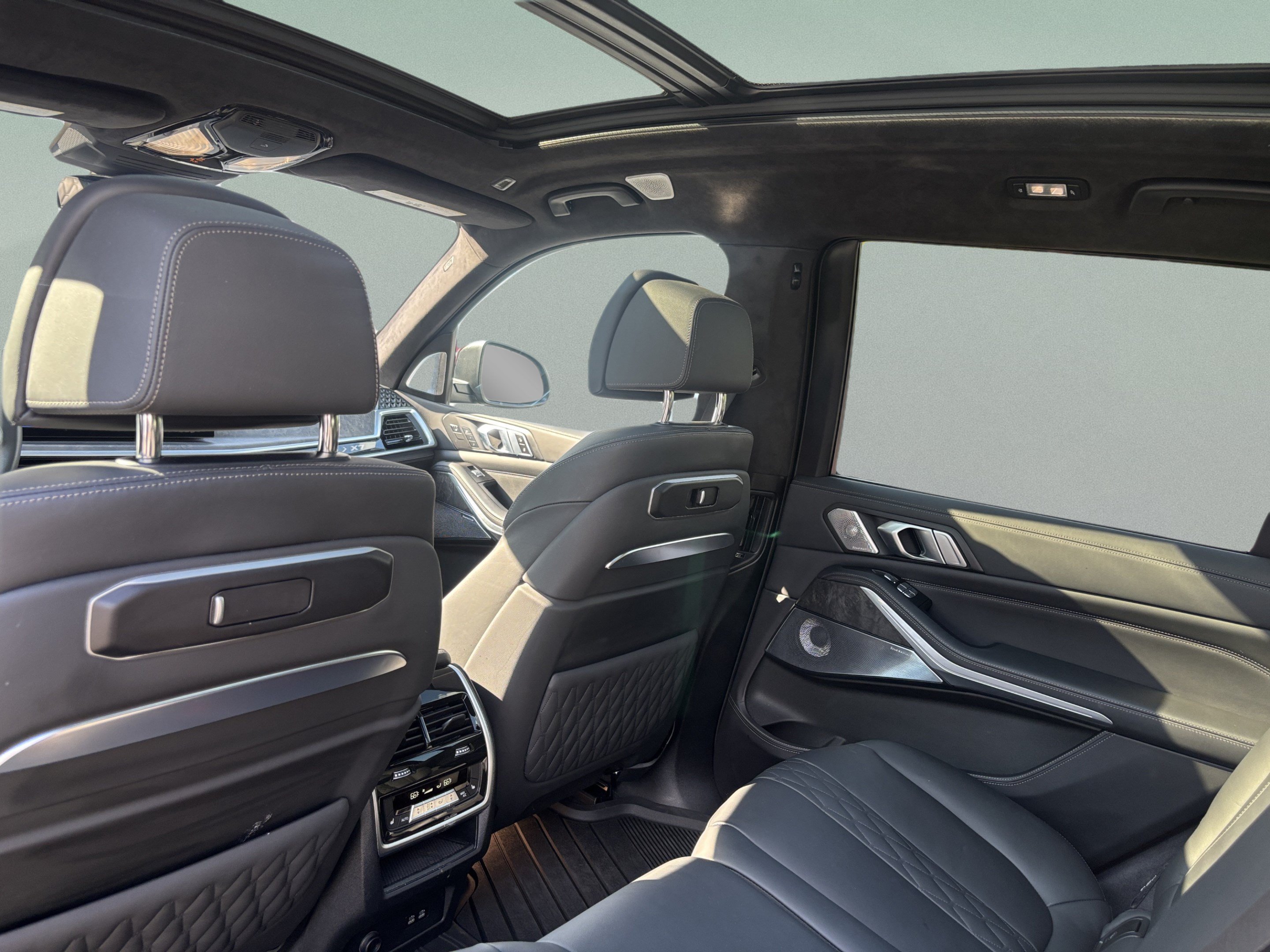 Used 2023 BMW X7 xDrive40i w/ Executive Package AWD/4WD image 30