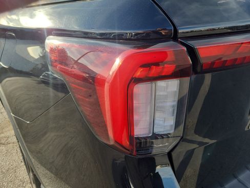 Used 2025 Ford Explorer ST-Line w/ ST-Line Street Pack image 25