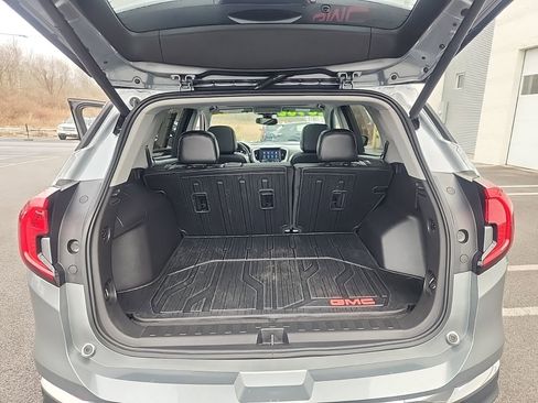 Used 2023 GMC Terrain SLT w/ Infotainment Package II image 35
