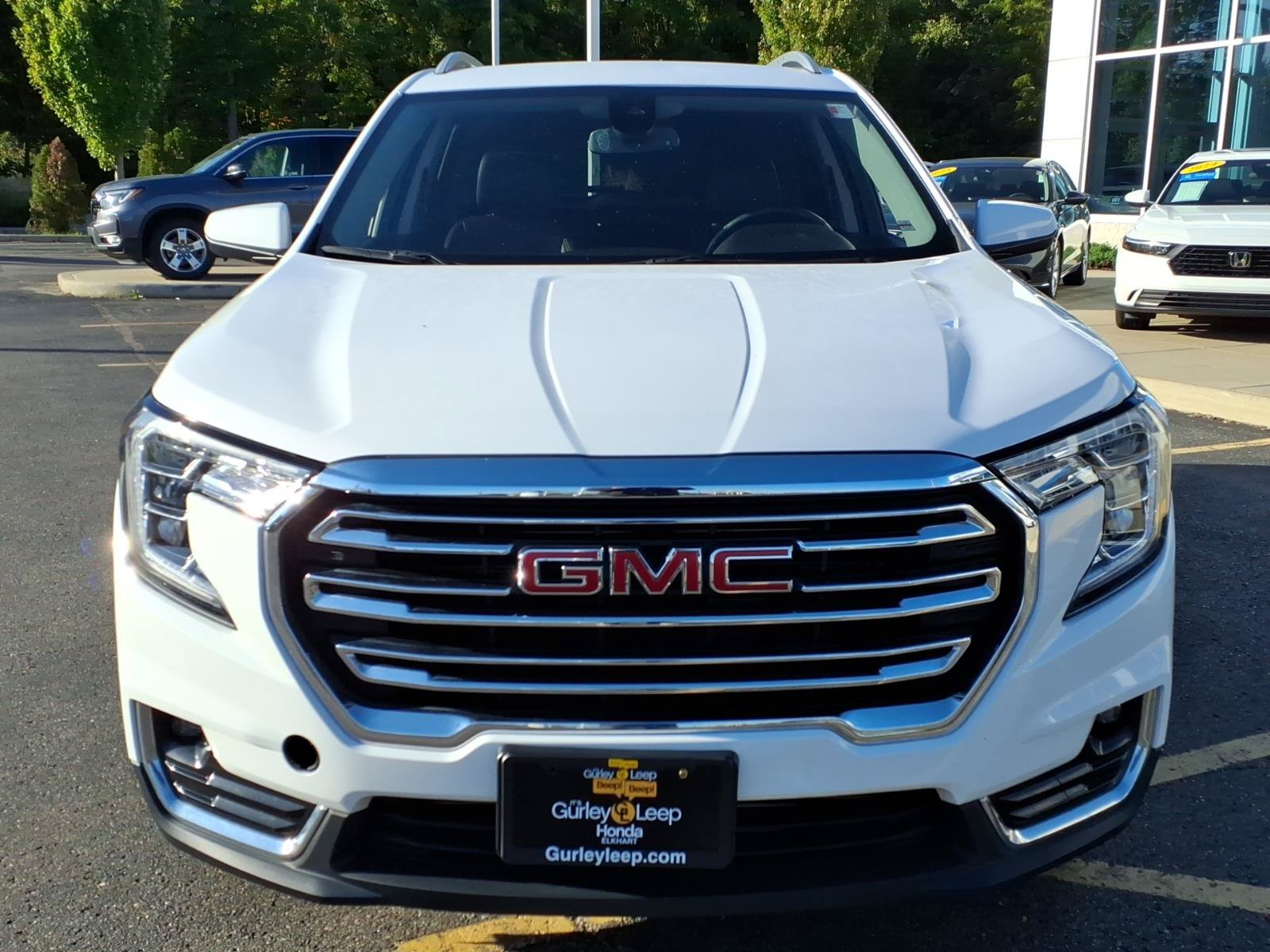 Used 2024 GMC Terrain SLT AWD/4WD image 2