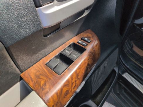 Used 2011 Toyota Tundra Limited w/ Platinum Pkg image 12