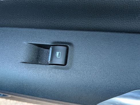 Used 2022 Ford Mustang Premium image 31