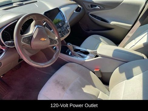 Used 2018 Chevrolet Malibu LT w/ Driver Confidence Package FWD image 12