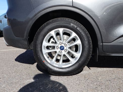 Used 2020 Ford Escape SE image 12