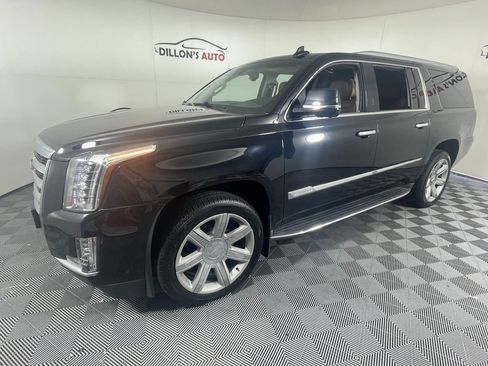 Used 2016 Cadillac Escalade ESV Premium image 2