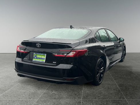 Used 2025 Toyota Camry SE image 7
