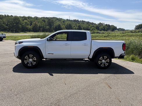 Used 2024 GMC Canyon AT4 w/ AT4 Premium Package AWD/4WD image 2