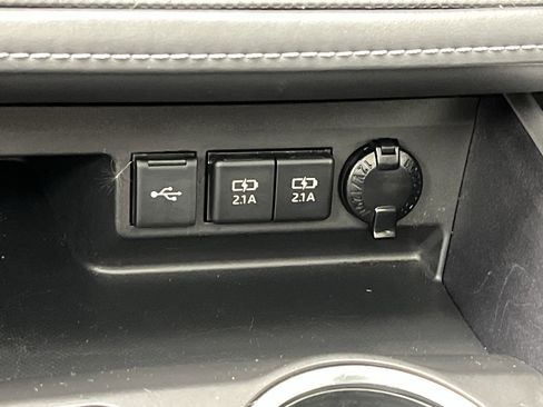 Used 2021 Toyota Highlander XLE image 24