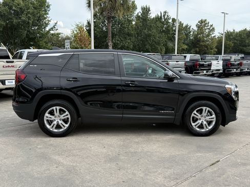 Used 2024 GMC Terrain SLE AWD/4WD image 3