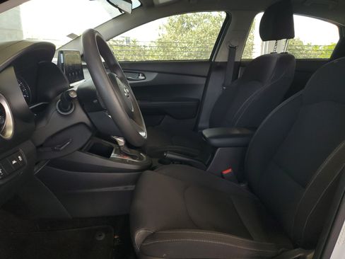 Used 2020 Kia Forte LXS FWD image 17
