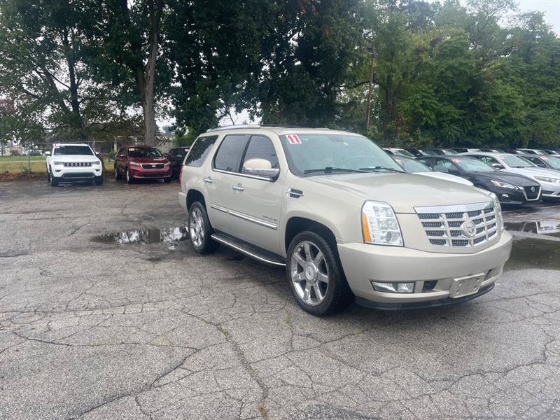 Used 2011 Cadillac Escalade Luxury AWD/4WD image 3