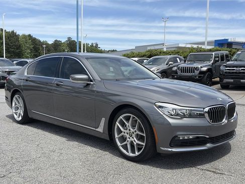 Used 2018 BMW 740i RWD image 9