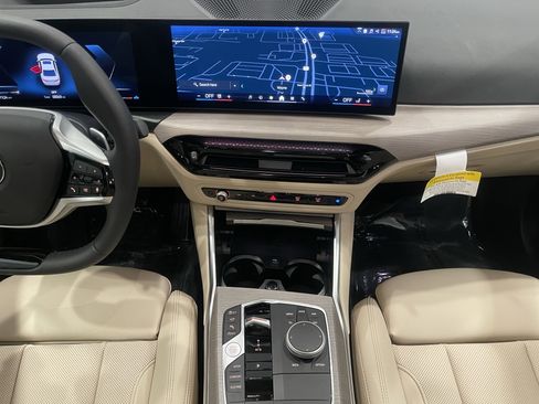 Used 2025 BMW 330i xDrive Sedan w/ Premium Package image 17