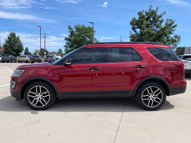 Used 2017 Ford Explorer Sport w/ Equipment Group 401A AWD/4WD image 2