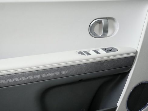 Used 2023 Hyundai Ioniq 5 SEL image 6