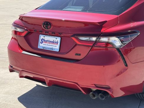 Used 2022 Toyota Camry SE image 6