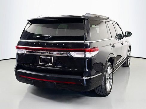 Used 2024 Lincoln Navigator Premiere image 7