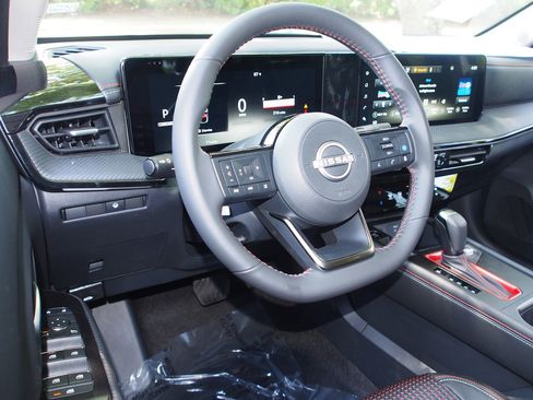 New 2025 Nissan Kicks SR image 14