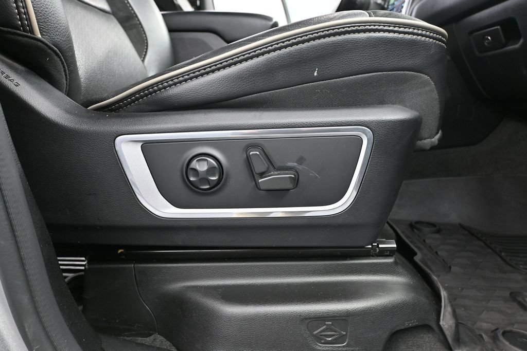 Used 2021 RAM 1500 Laramie w/ Sport Appearance Package AWD/4WD image 37