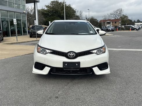 Used 2018 Toyota Corolla iM image 4