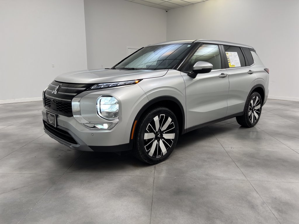 Used 2025 Mitsubishi Outlander SE FWD image 4