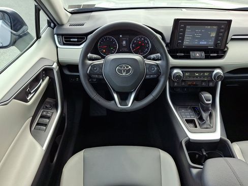 Certified 2022 Toyota RAV4 XLE Premium AWD/4WD image 13