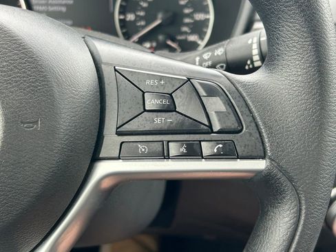Used 2025 Nissan Altima 2.5 SV FWD image 33