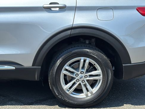 Used 2023 Ford Explorer XLT AWD/4WD image 4