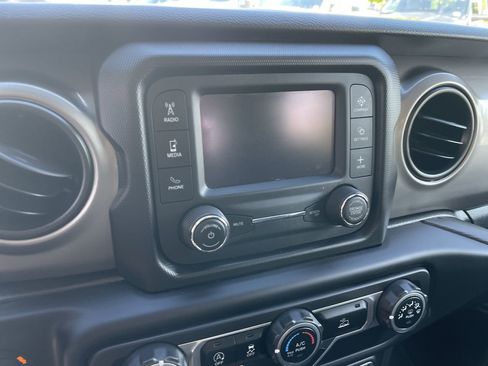 Used 2021 Jeep Wrangler Sport image 32