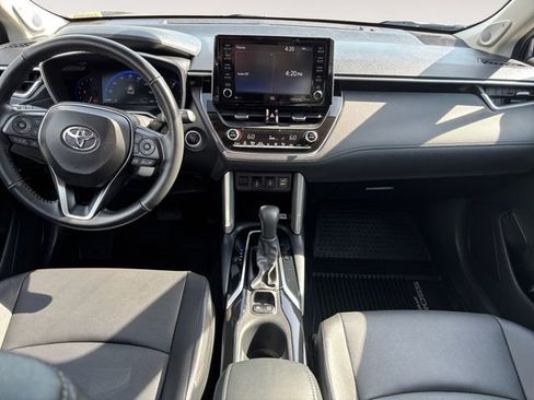 Used 2022 Toyota Corolla Cross XLE w/ Convenience Package AWD/4WD image 10