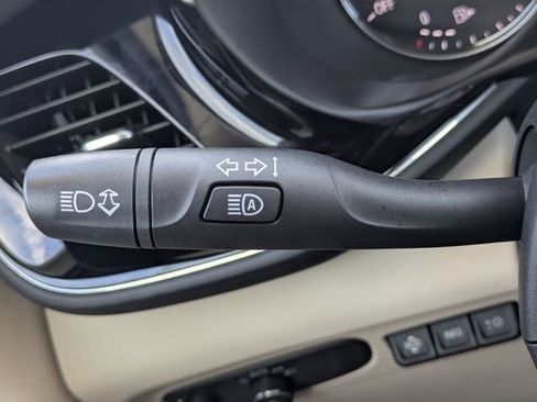 Used 2023 Buick Envision Avenir image 32