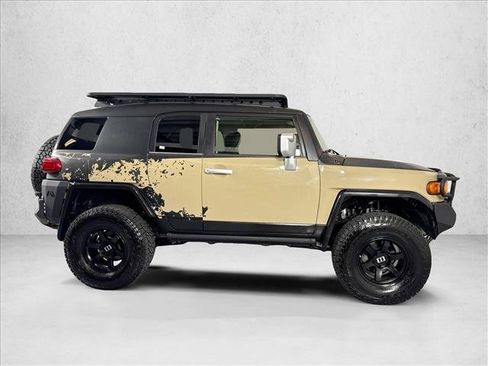 Used 2014 Toyota FJ Cruiser 4WD w/ Upgrade Package image 4