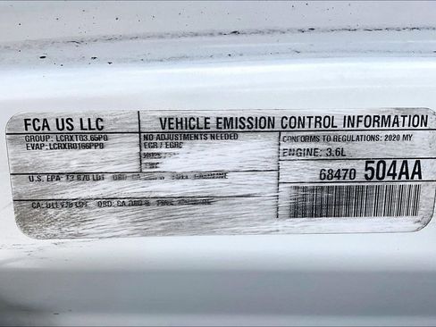Certified 2020 Jeep Gladiator Overland AWD/4WD image 37