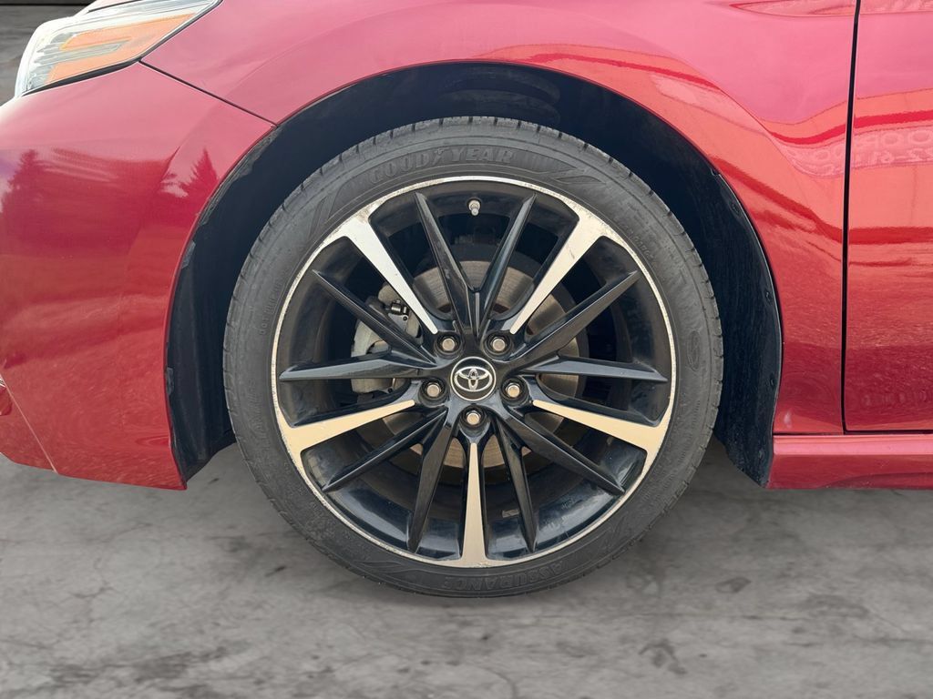 Certified 2018 Toyota Camry XSE FWD image 9