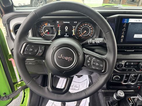 Used 2025 Jeep Wrangler Unlimited Sport AWD/4WD image 16