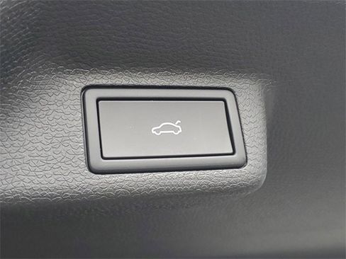 New 2025 Volkswagen ID. Buzz Pro S image 10