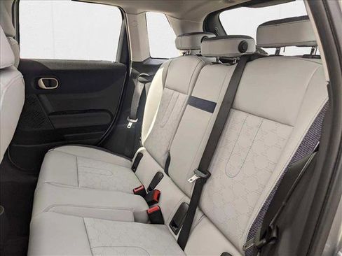 Used 2025 MINI Cooper 4-Door Hardtop image 14