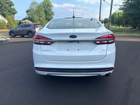 Used 2017 Ford Fusion SE w/ Fusion SE Technology Package FWD image 9