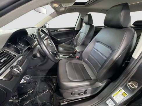 Used 2018 Volkswagen Passat 2.0T SE FWD image 22