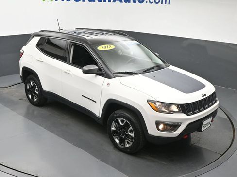 Used 2018 Jeep Compass Trailhawk w/ Leather Interior Group AWD/4WD image 3