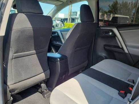 Used 2018 Toyota RAV4 XLE FWD image 13