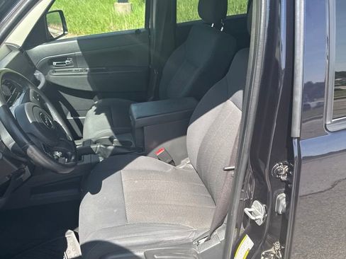 Used 2011 Jeep Liberty Sport w/ Popular Equipment Group AWD/4WD image 2