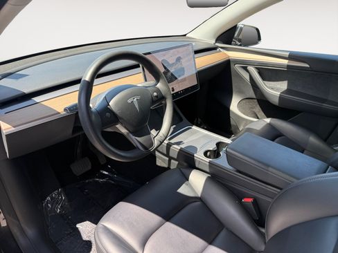 Used 2025 Tesla Model Y Long Range AWD/4WD image 15