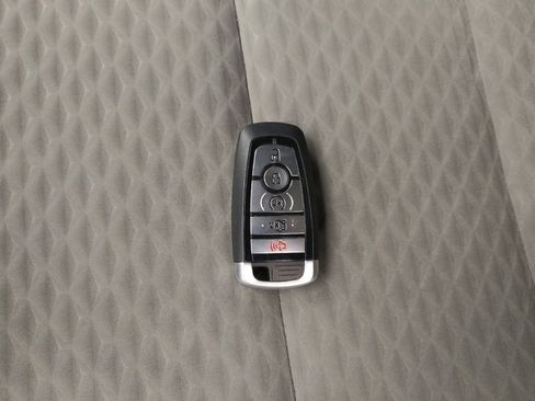 Used 2021 Ford Escape SE w/ SE Sport Appearance Package image 32