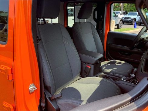 Certified 2025 Jeep Wrangler Unlimited Sahara AWD/4WD image 6