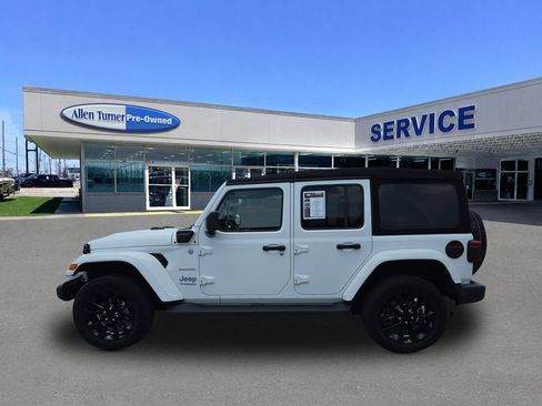 Used 2022 Jeep Wrangler Unlimited Sahara w/ Cold Weather Group AWD/4WD image 5