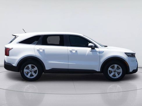 Used 2023 Kia Sorento LX FWD image 5