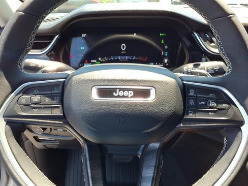 Used 2023 Jeep Grand Cherokee 30th Anniversary AWD/4WD image 5