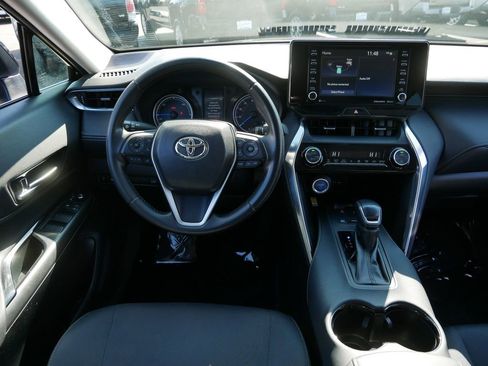 Used 2021 Toyota Venza LE w/ Carpet Mat Package (TMS) image 13
