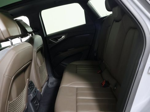 Used 2024 Audi Q4 e-tron Premium Plus image 26